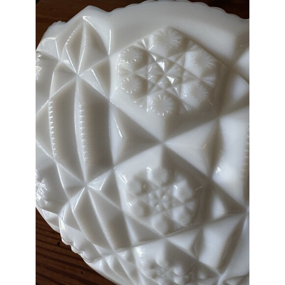 Vintage Kemple Toltec Pattern Milk Glass Oval Pedestal Scalloped Edge Bowl Wowza - Picture 10 of 11